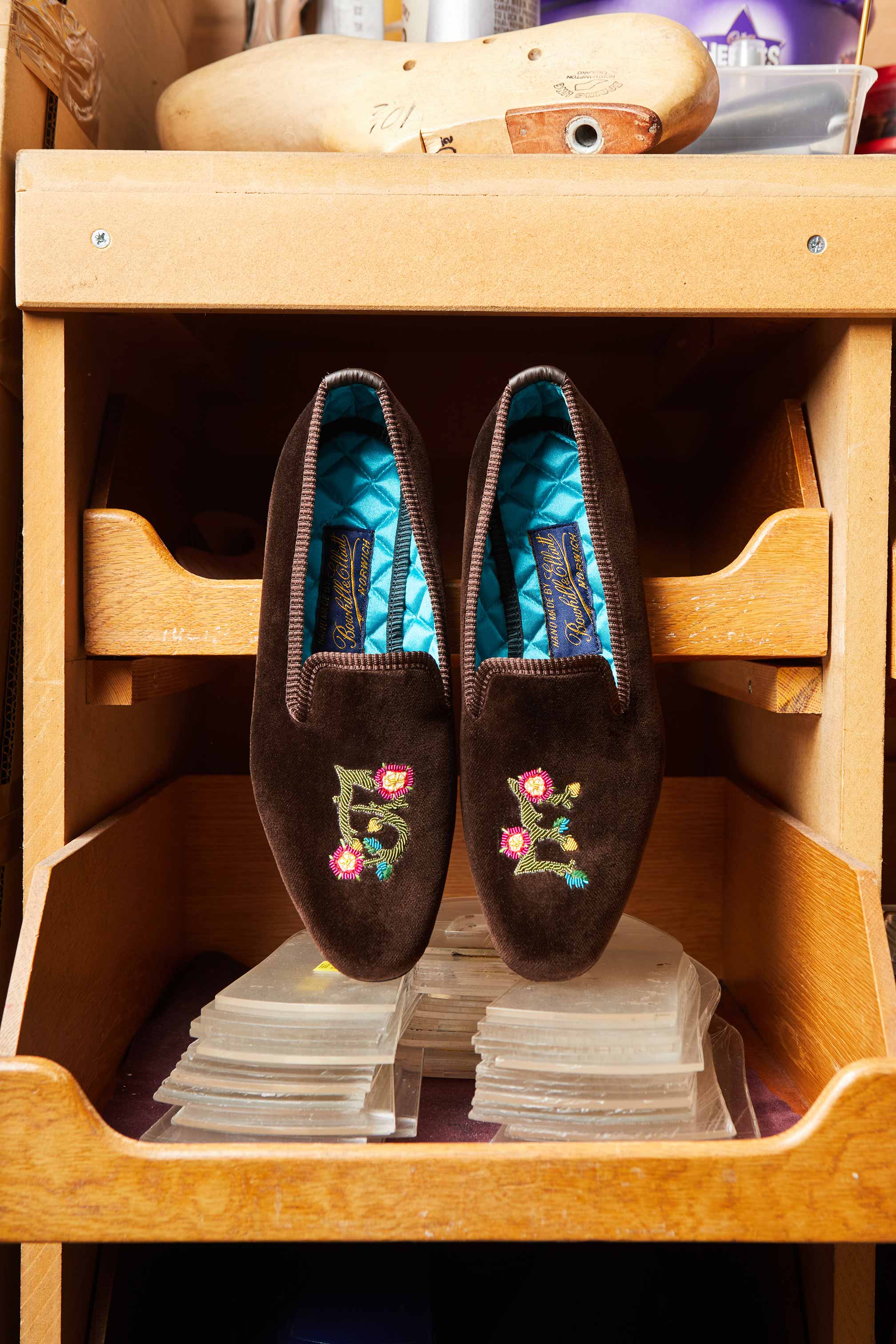 Men's Monogrammed Embroidered Slippers