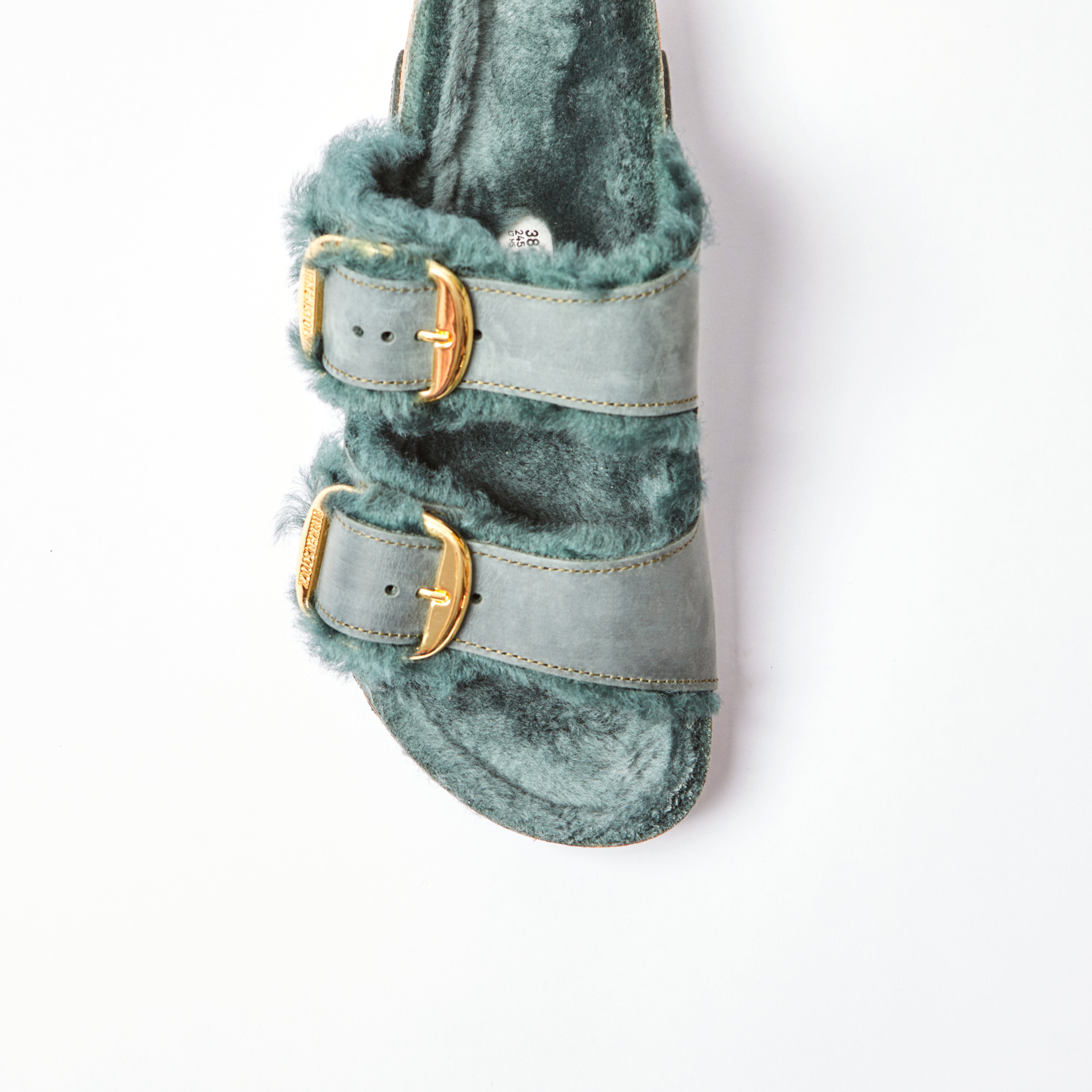 Arizona Big Buckle Shearling in Thyme