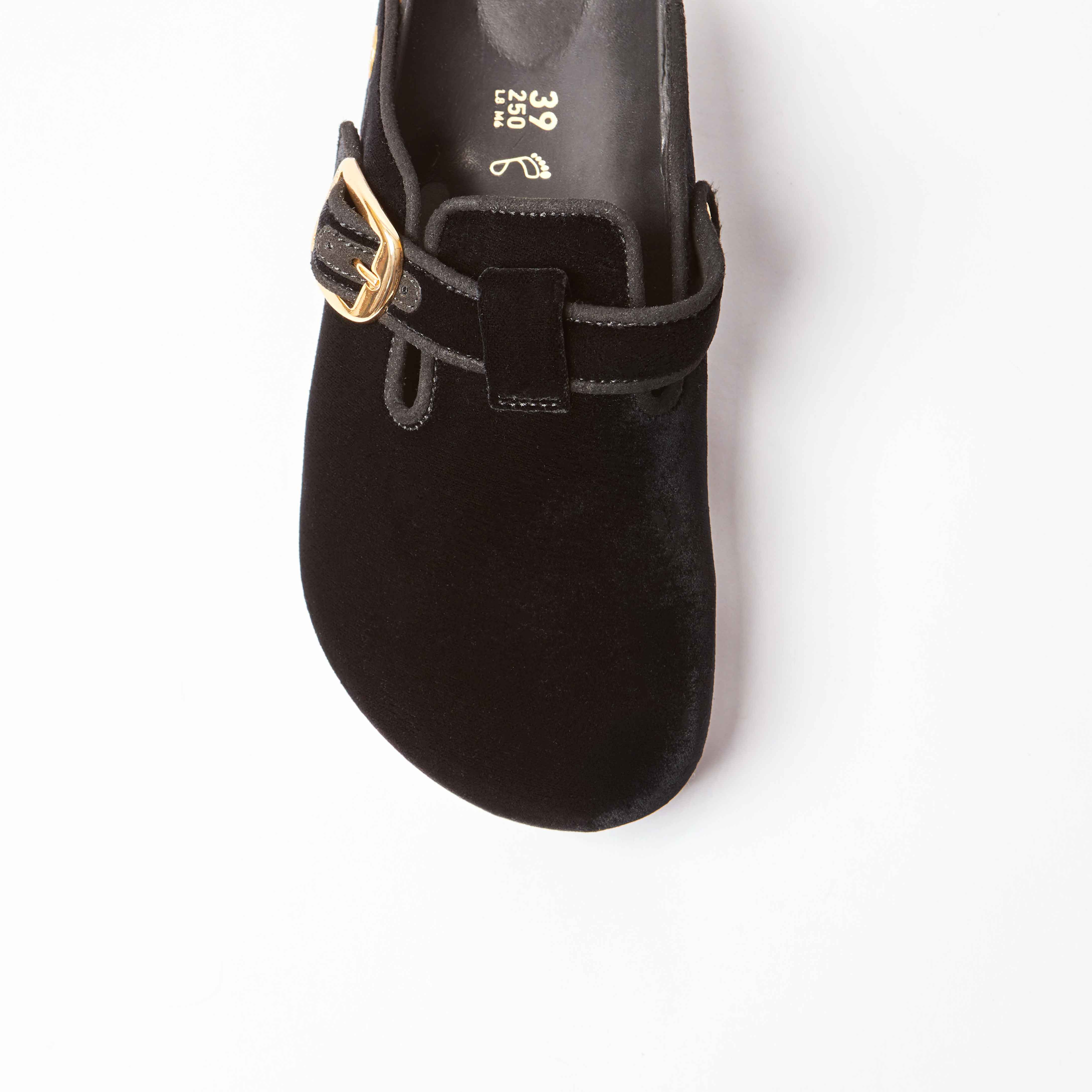 Boston Big Buckle Piping Rivet Logo in Black Velvet