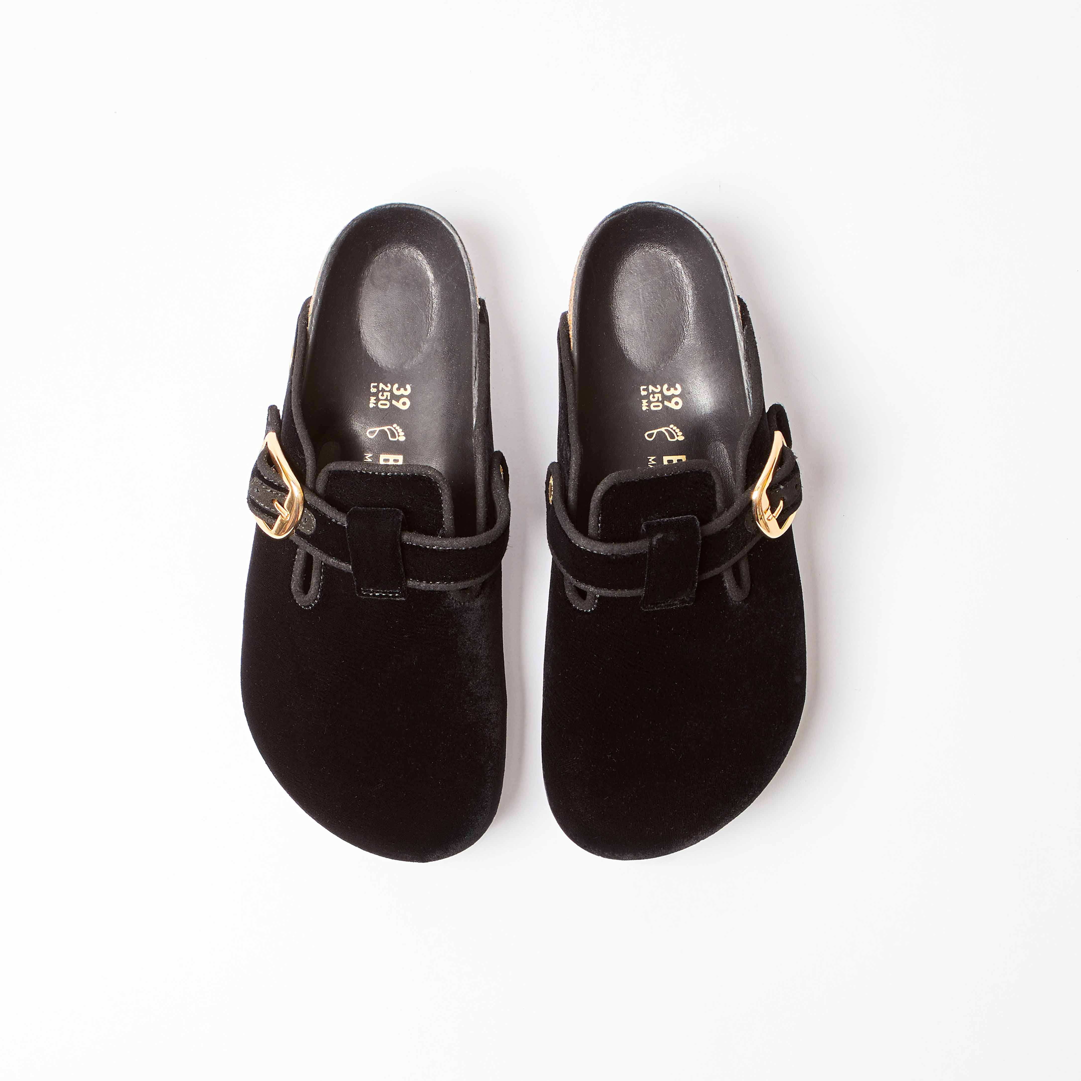 Boston Big Buckle Piping Rivet Logo in Black Velvet