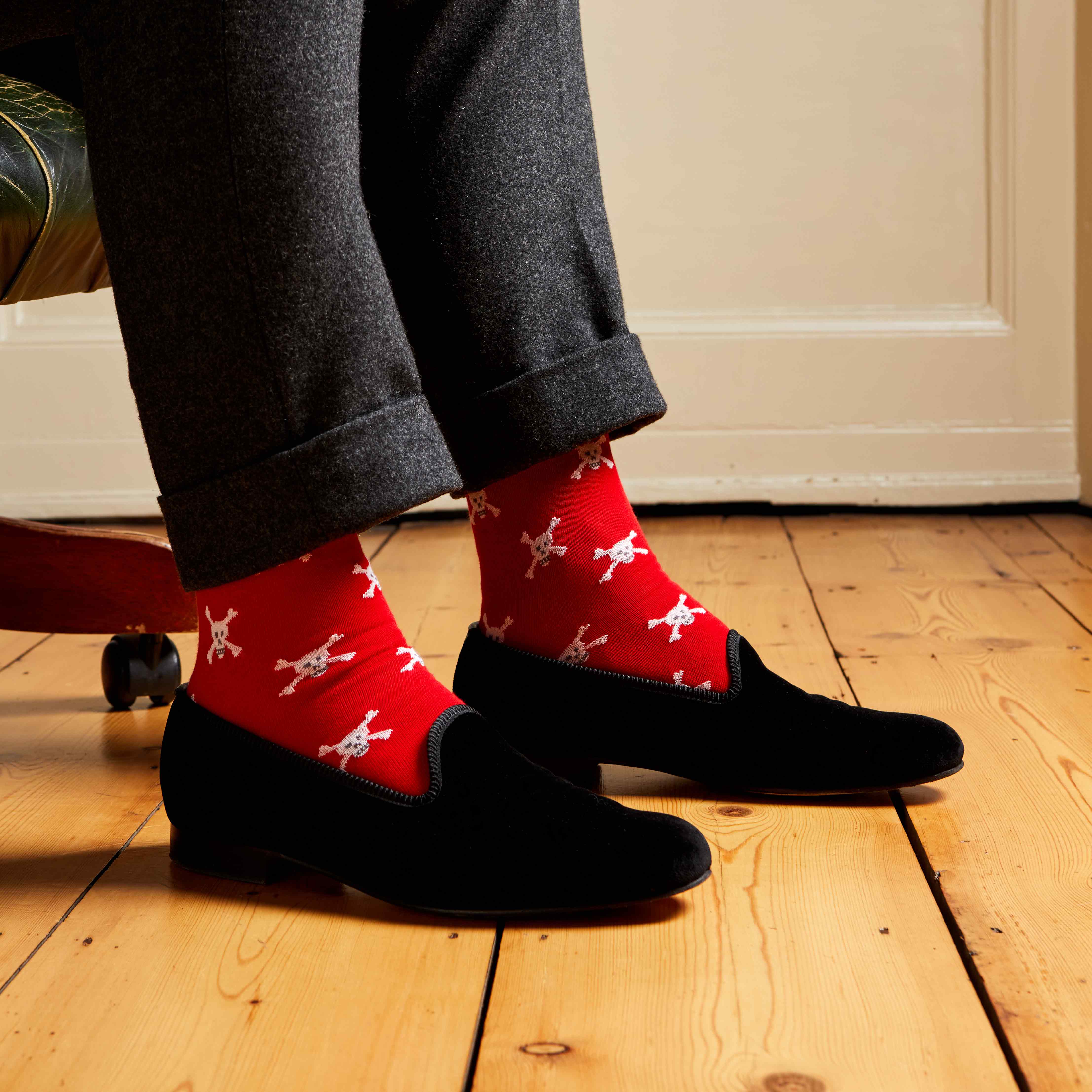 Corgi for Bowhill & Elliott - Men's Skull & Crossbones motif Red socks