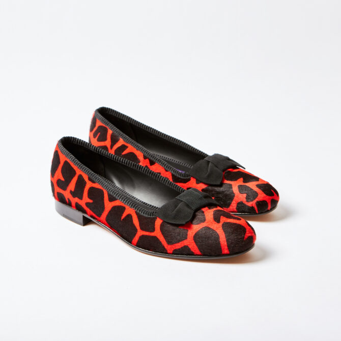 Red and Black Giraffe Print Cow Hair Bow Pump 2